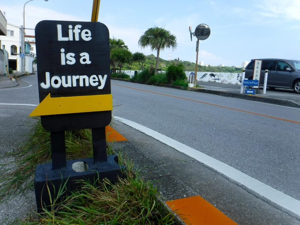 Hotel Life Is A Journey Yomitan Esterno foto