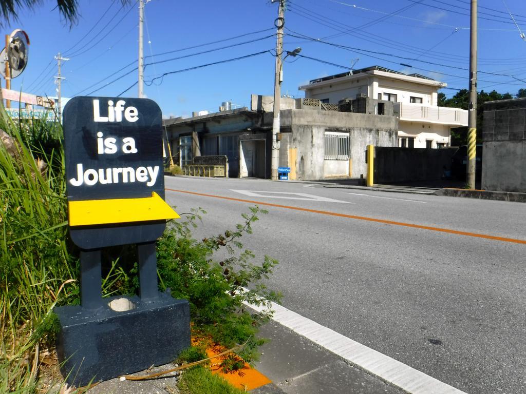 Hotel Life Is A Journey Yomitan Esterno foto